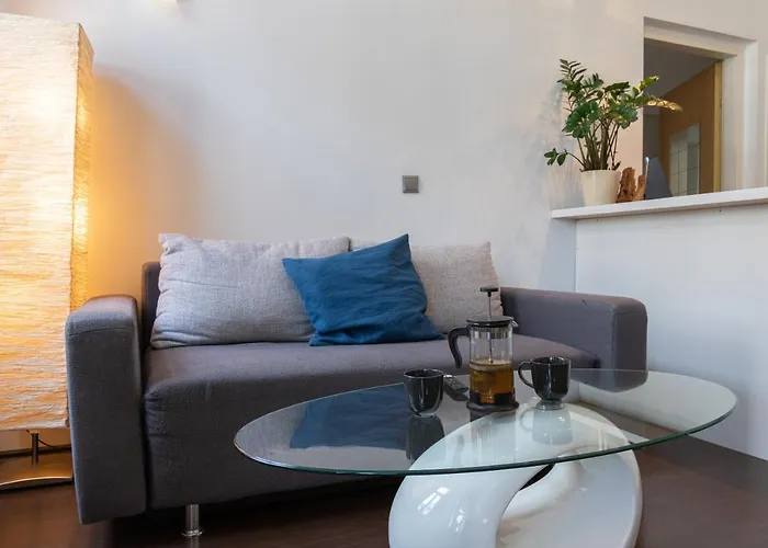 Station Apartment *